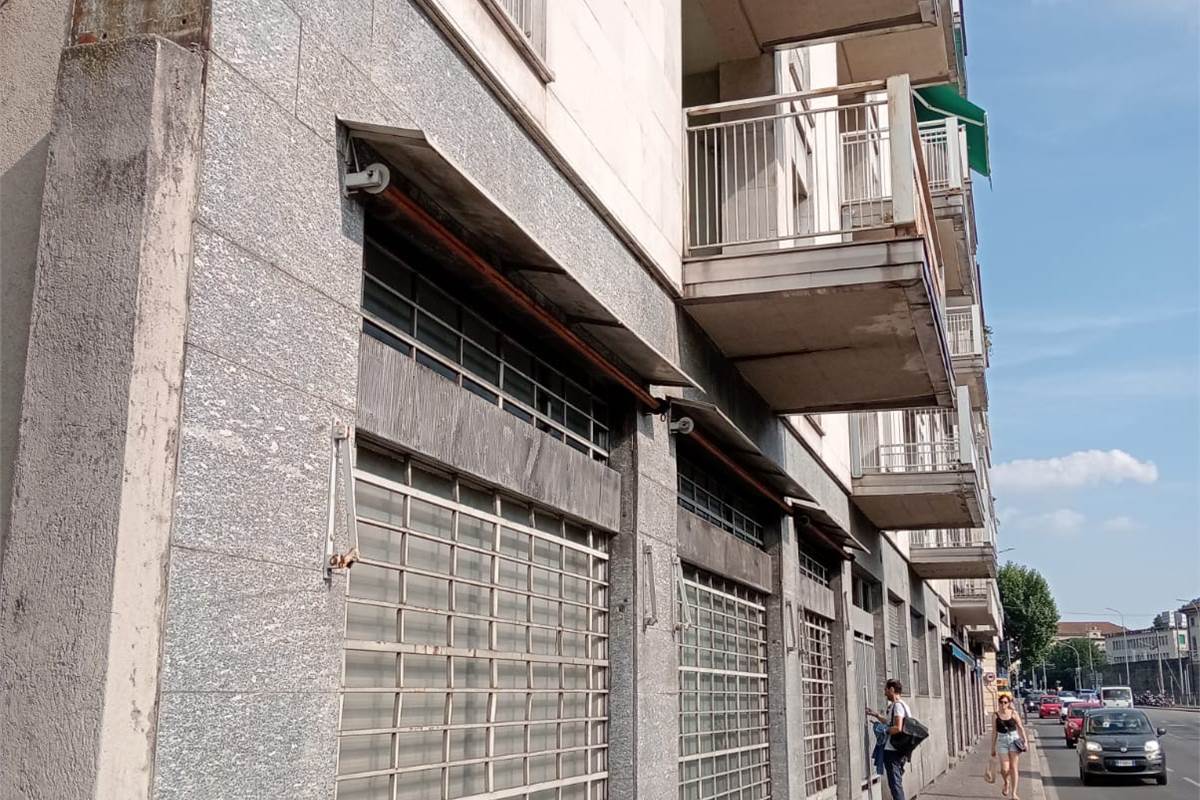 Como, negozio alta visibilità, vicinanze lago e mura. 
