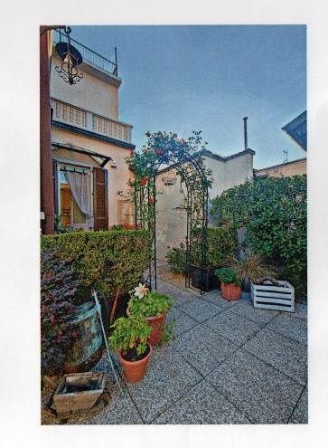 Como, Rebbio: in villa d'epoca, signorile monolocale con ingresso indipendente