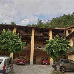 Como, Rebbio; posizione tranquilla ampio bilocale, ultimo piano, con portico