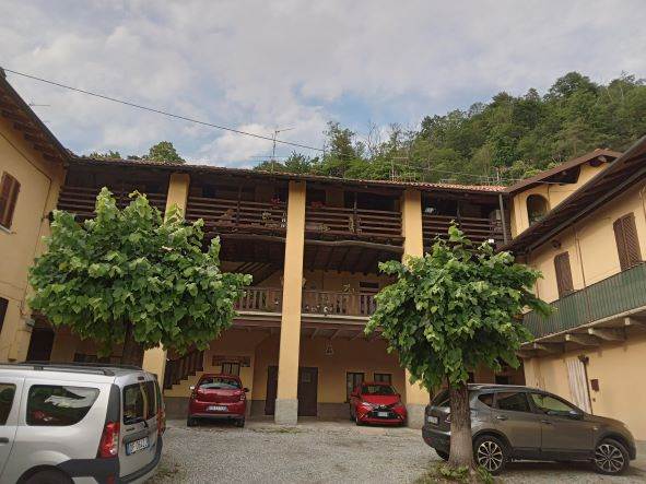 Como, Rebbio; posizione tranquilla ampio bilocale, ultimo piano, con portico