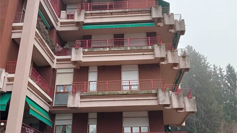 Brunate: in condominio ampio monolocale arredato