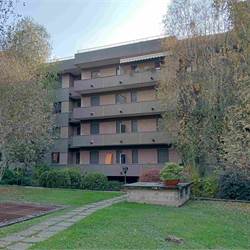 Como, complesso Como Sole: monolocale con balcone e box