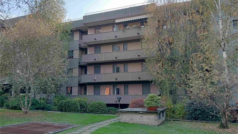 Como, complesso Como Sole: monolocale con balcone e box