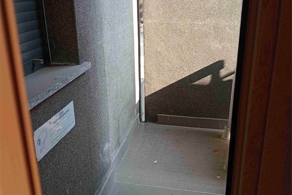 Como, complesso Como Sole: monolocale con balcone e box