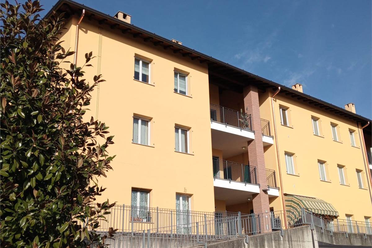 Colverde, Parè: signorile bilocale completamente arredato