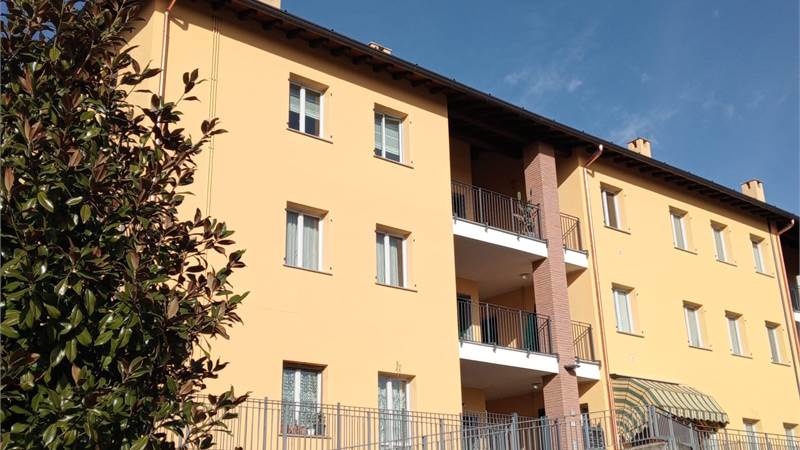 Colverde, Parè: signorile bilocale completamente arredato