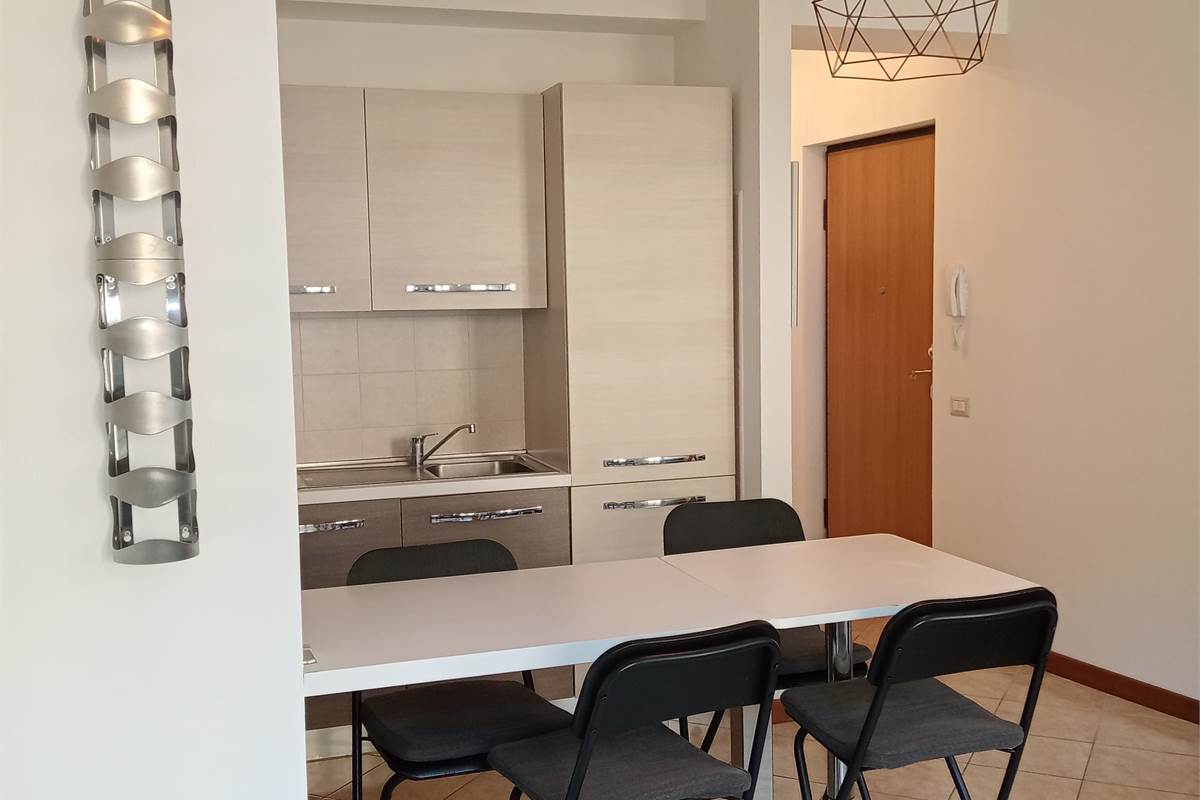 Colverde, Parè: signorile bilocale completamente arredato