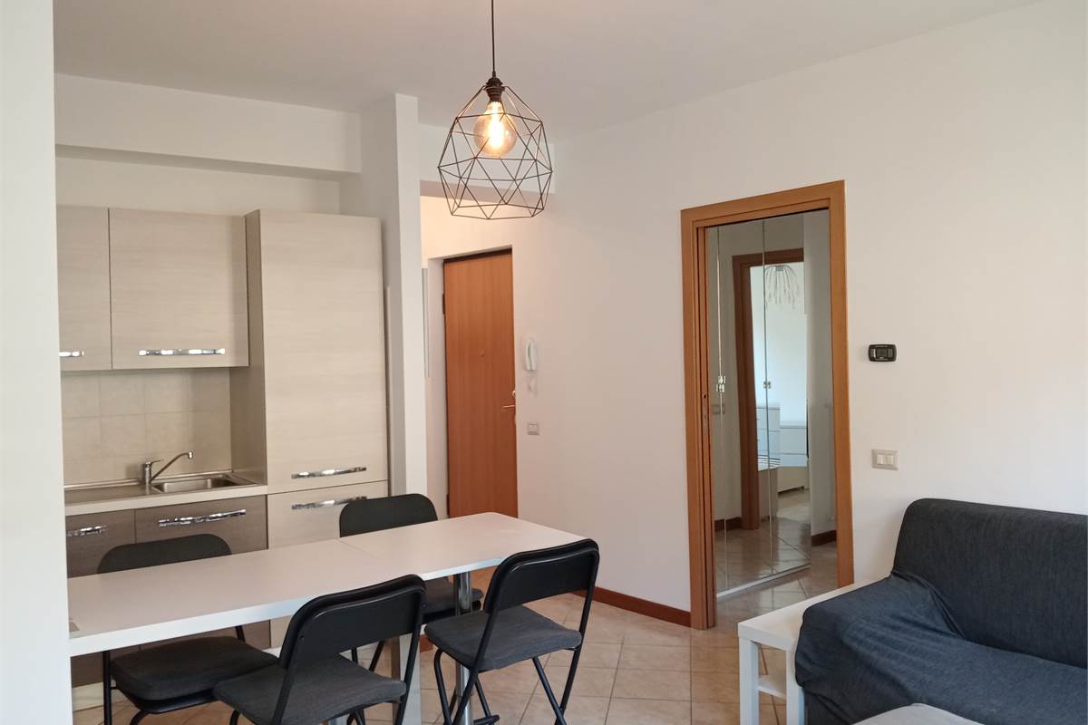 Colverde, Parè: signorile bilocale completamente arredato