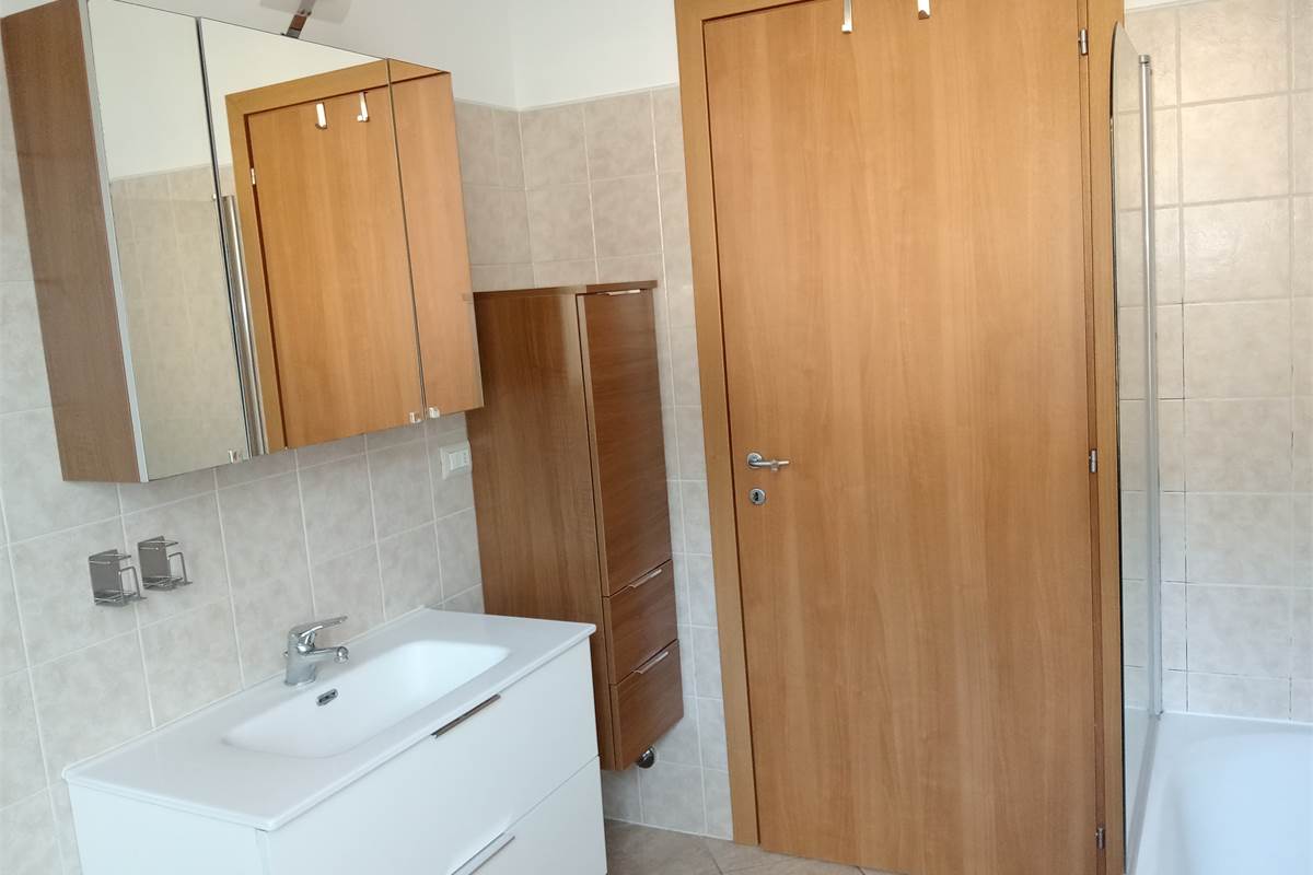 Colverde, Parè: signorile bilocale completamente arredato