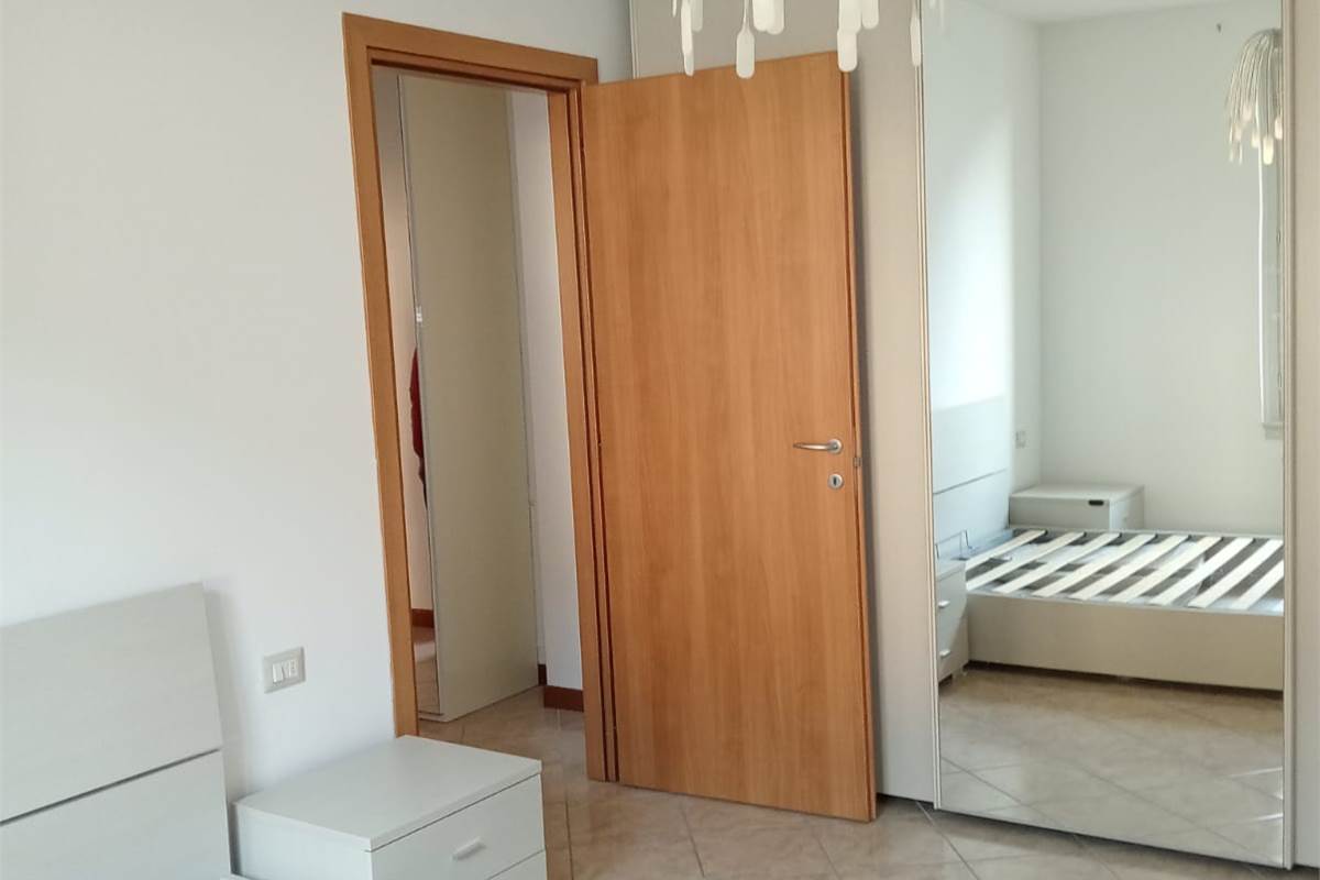 Colverde, Parè: signorile bilocale completamente arredato