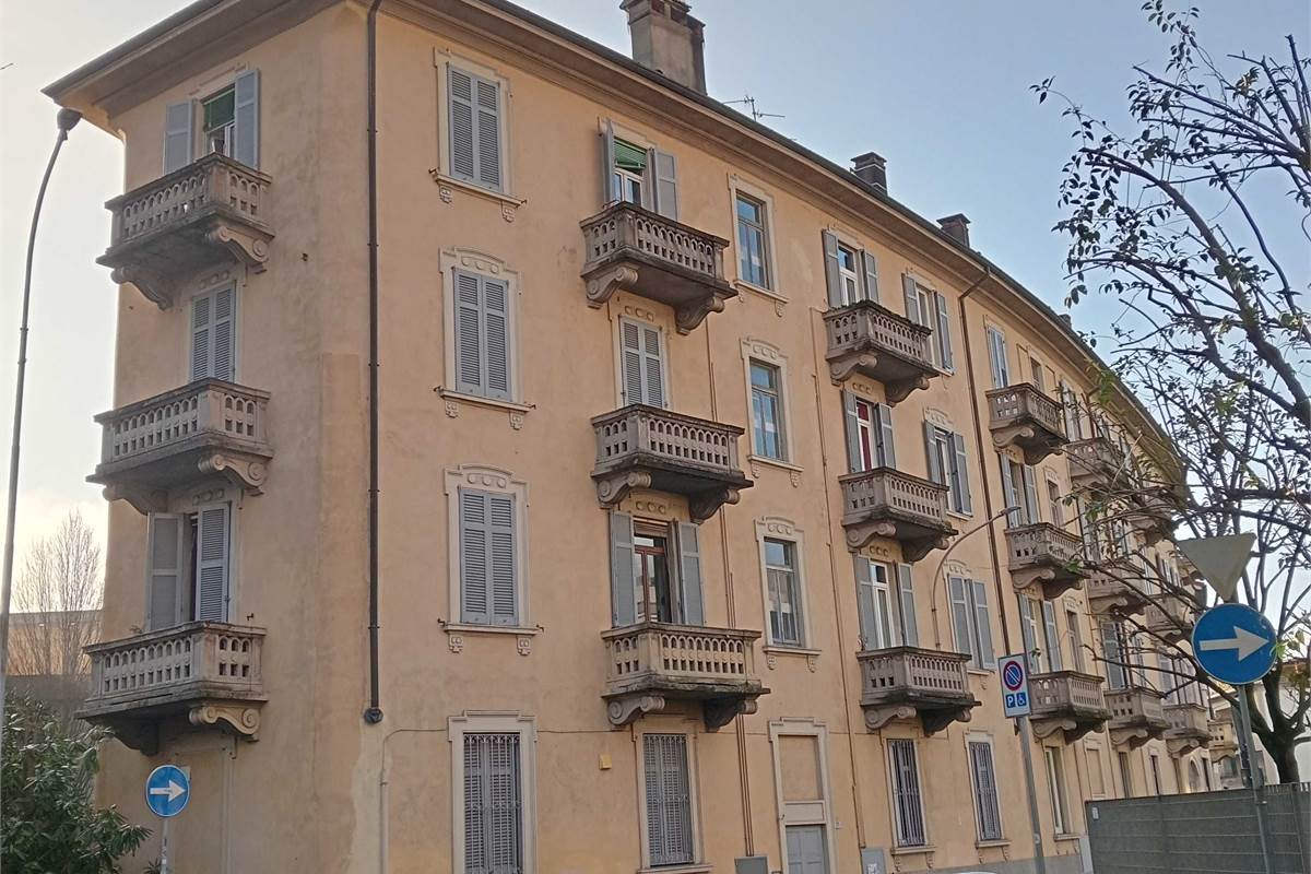 Como via Carloni: appartamento ristrutturato di 3 locali 