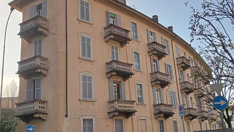 Como via Carloni: appartamento ristrutturato di 3 locali 