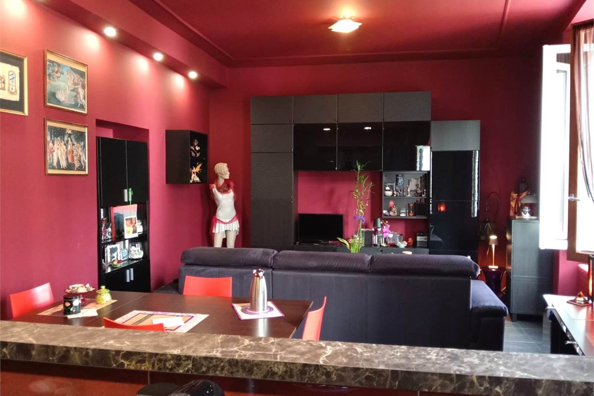 Como via Carloni: appartamento ristrutturato di 3 locali 