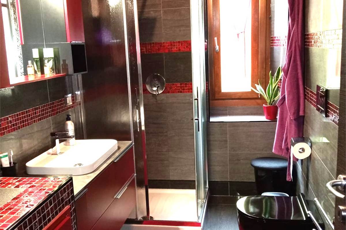 Como via Carloni: appartamento ristrutturato di 3 locali 