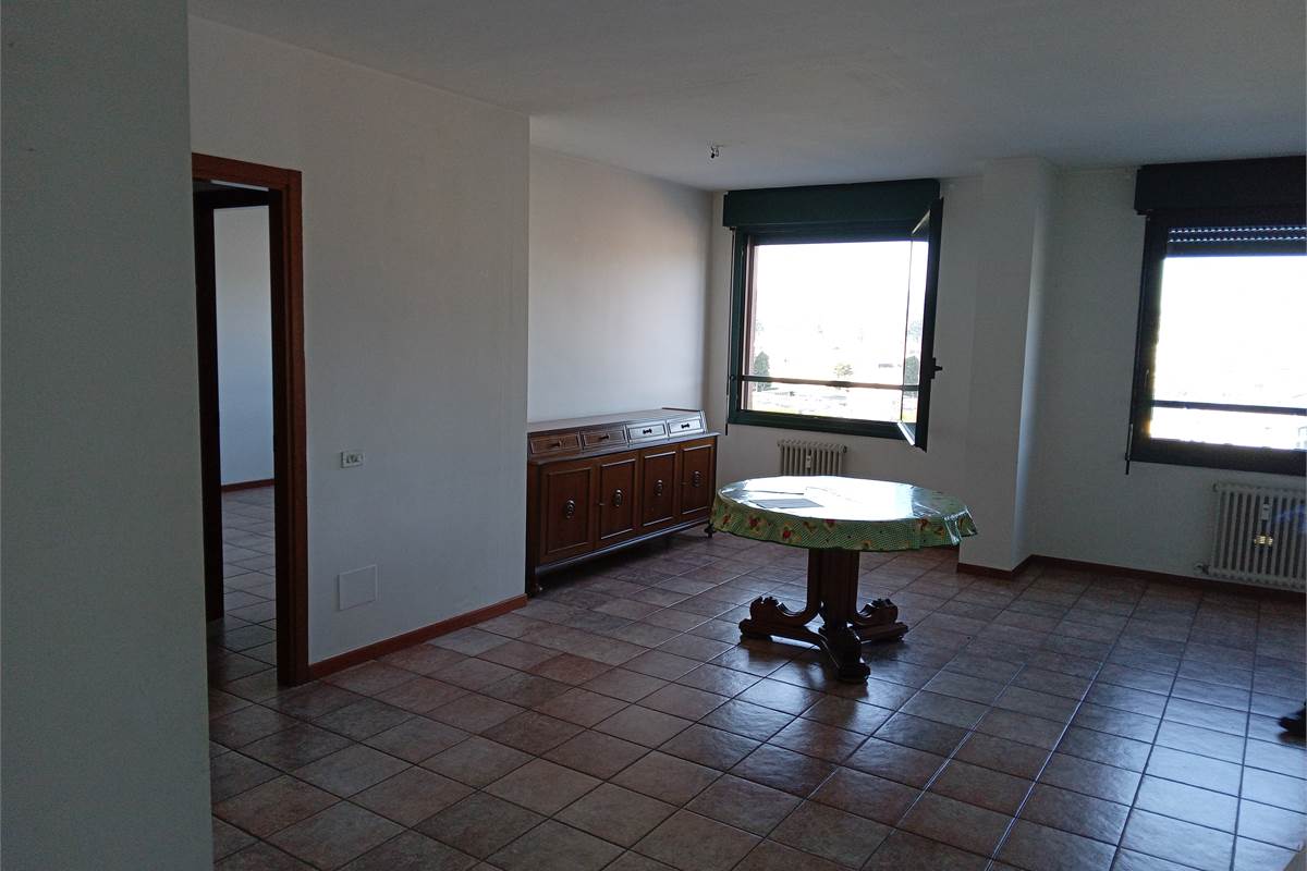 Como, Camerlata/Albate: posizione tranquilla, ampio bilocale