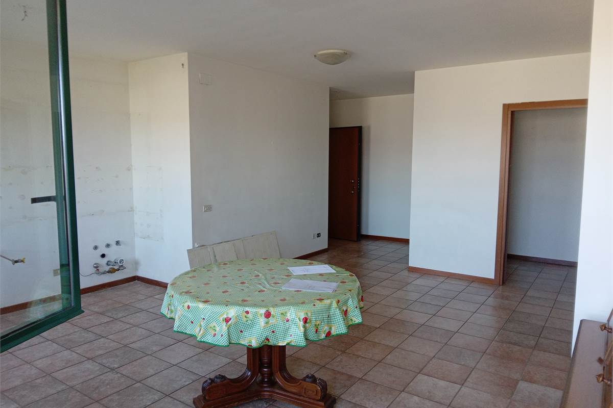 Como, Camerlata/Albate: posizione tranquilla, ampio bilocale