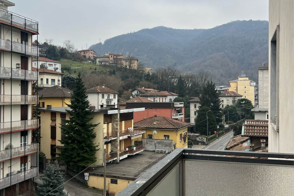 Appartamento In Vendita a Como