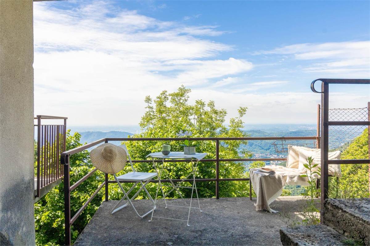 Bilocale immerso nel verde, Monte Bisbino, 
