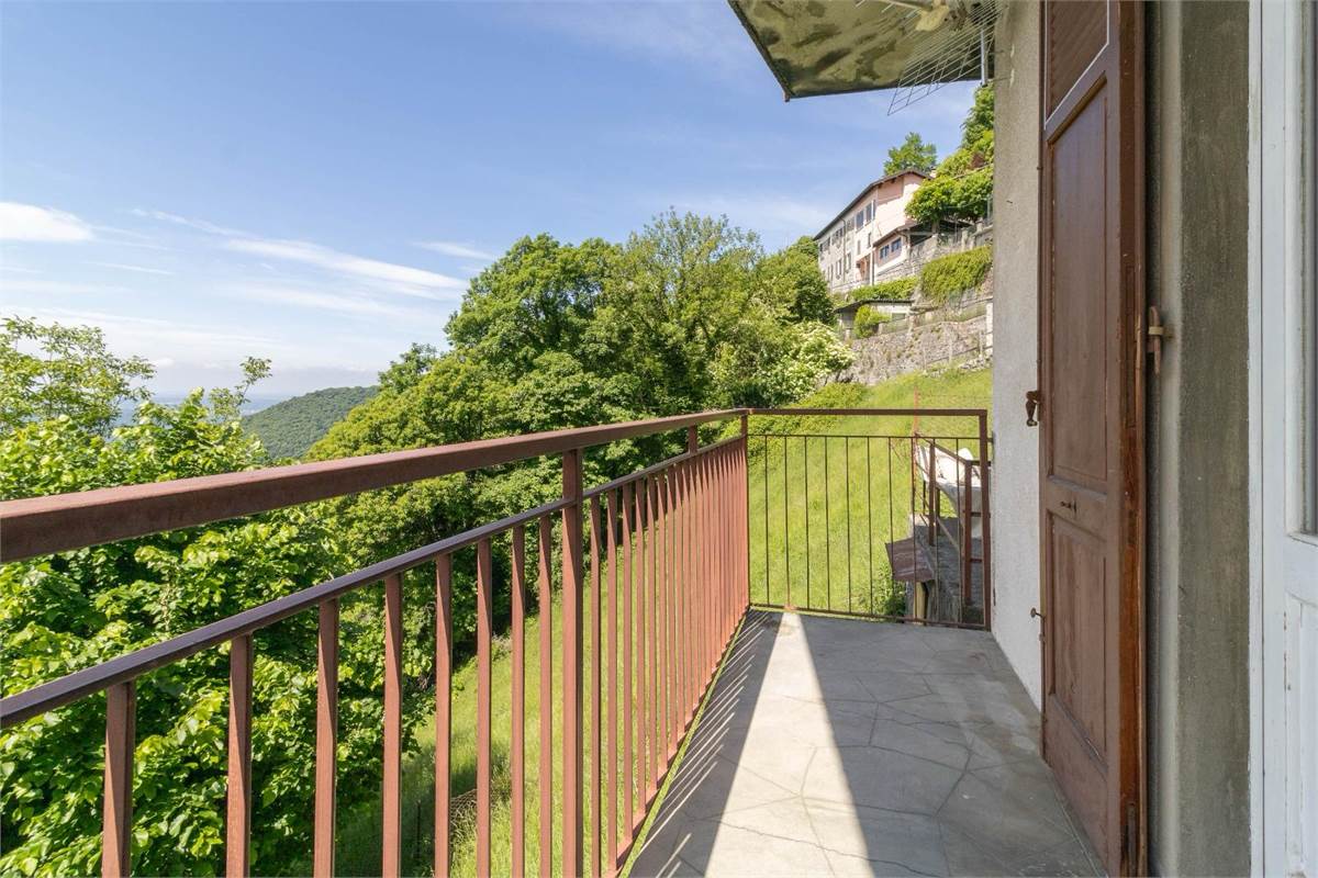 Bilocale immerso nel verde, Monte Bisbino, 