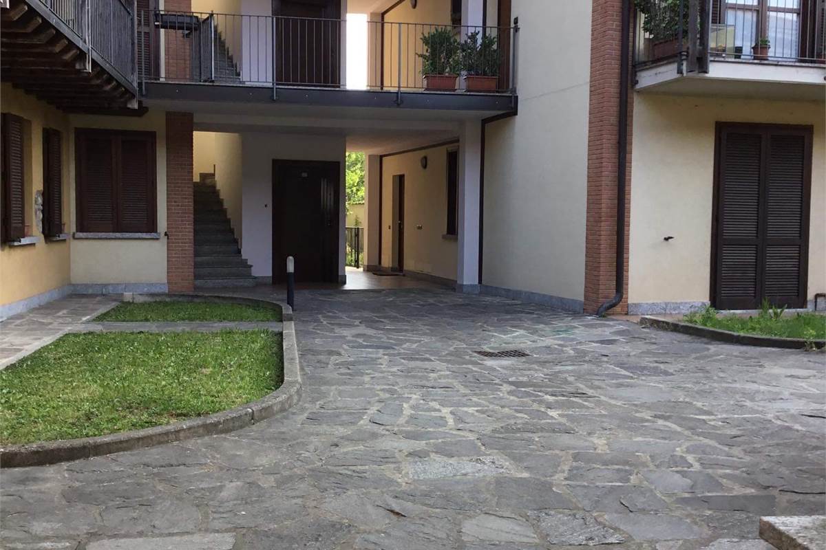 Bilocale con box in affitto