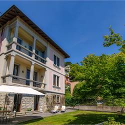 Villa In Vendita a Como