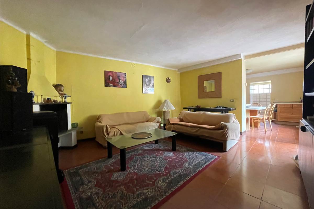 Brunate, appartamento in corte 