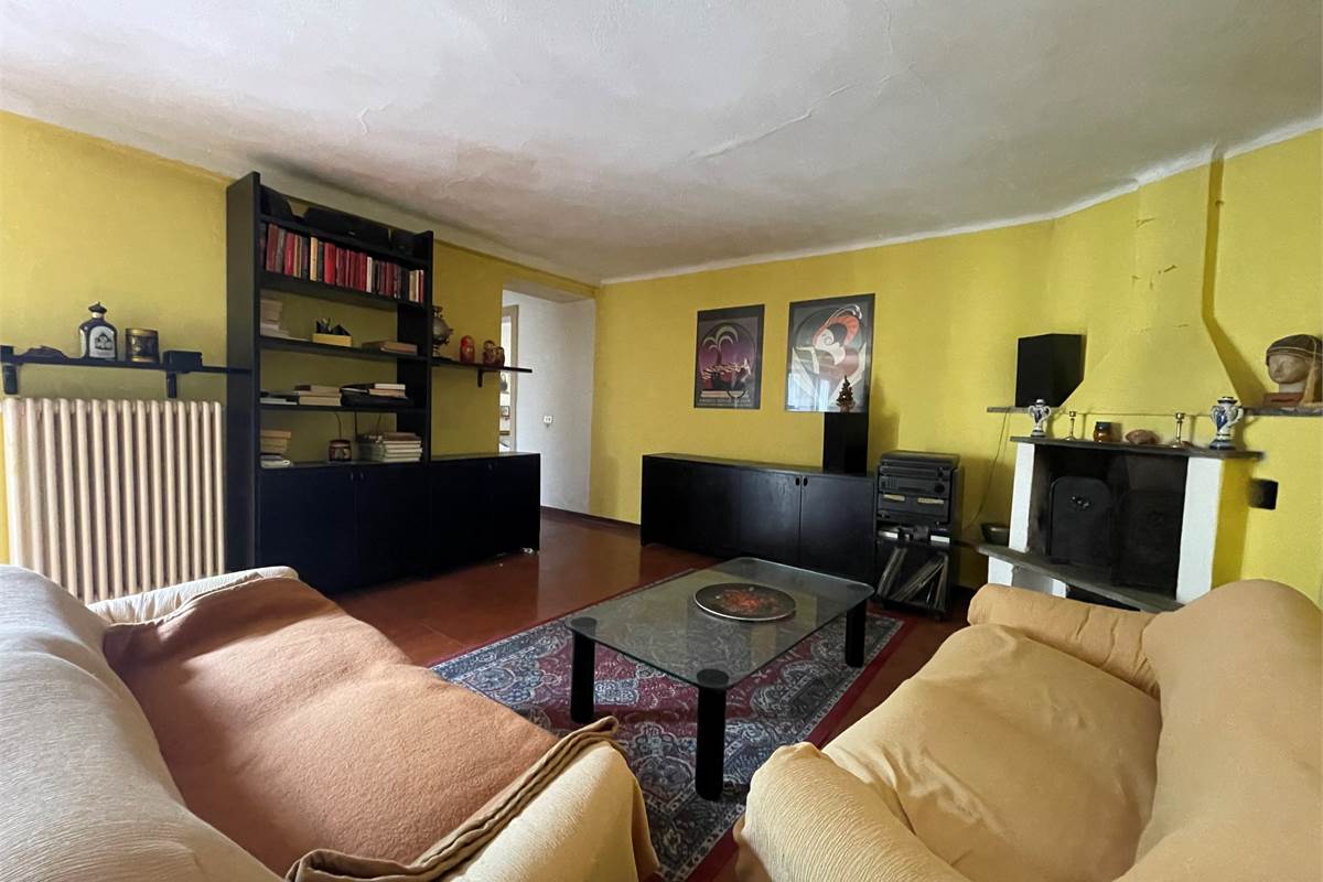 Brunate, appartamento in corte 