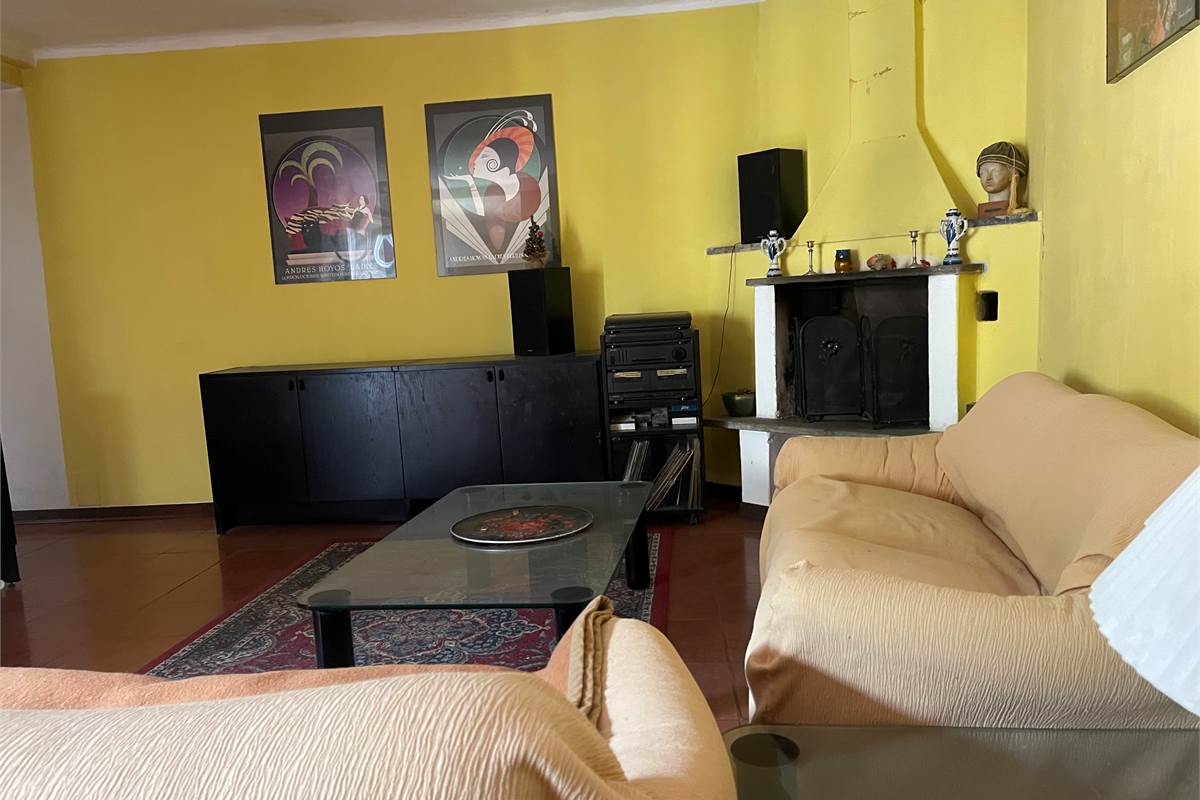 Brunate, appartamento in corte 