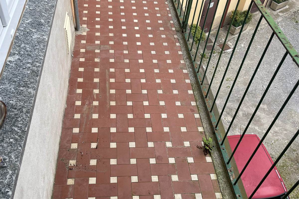 Brunate, appartamento in corte 