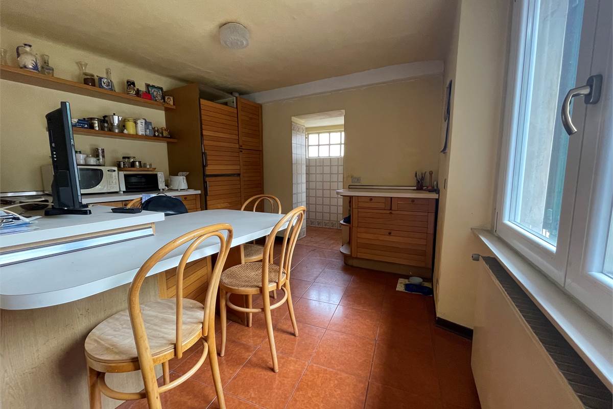 Brunate, appartamento in corte 