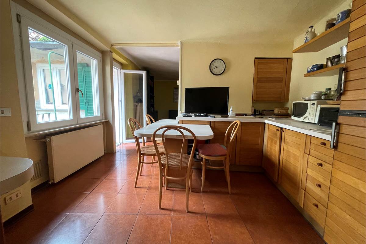 Brunate, appartamento in corte 