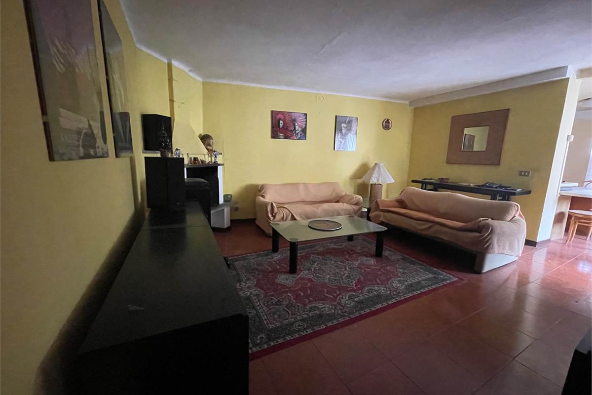 Brunate, appartamento in corte 