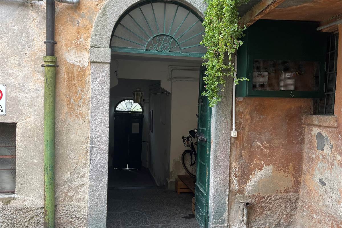 Brunate, appartamento in corte 