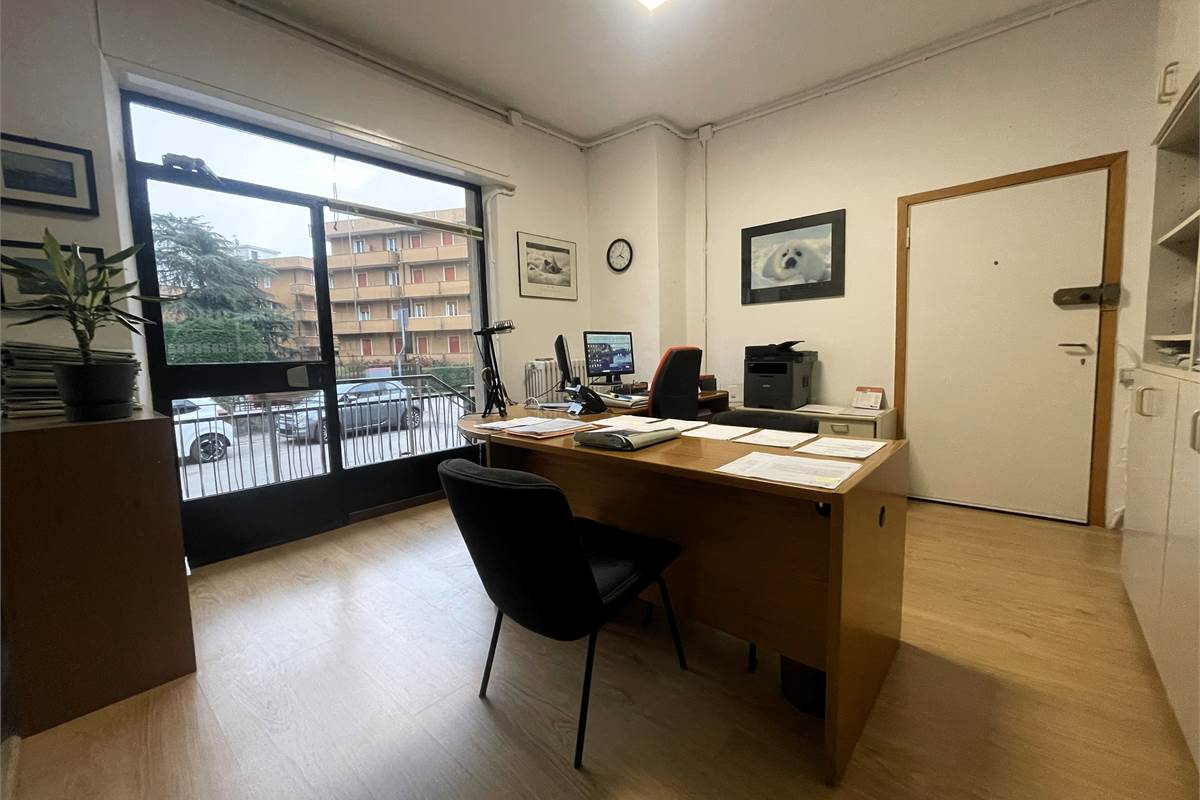 Ufficio alle porte della città.