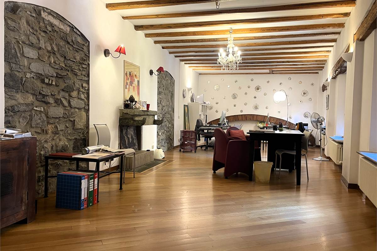 Elegante ufficio open space nel cuore del centro storico di Como