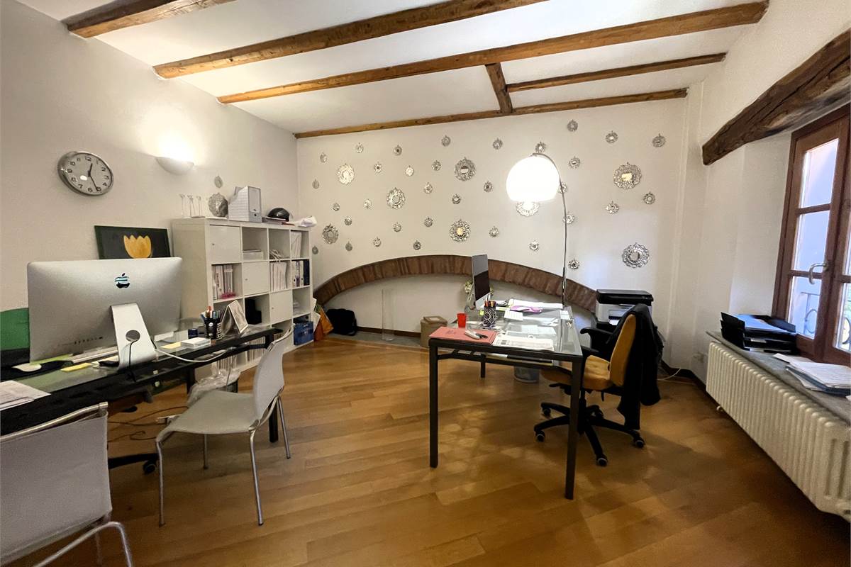 Elegante ufficio open space nel cuore del centro storico di Como