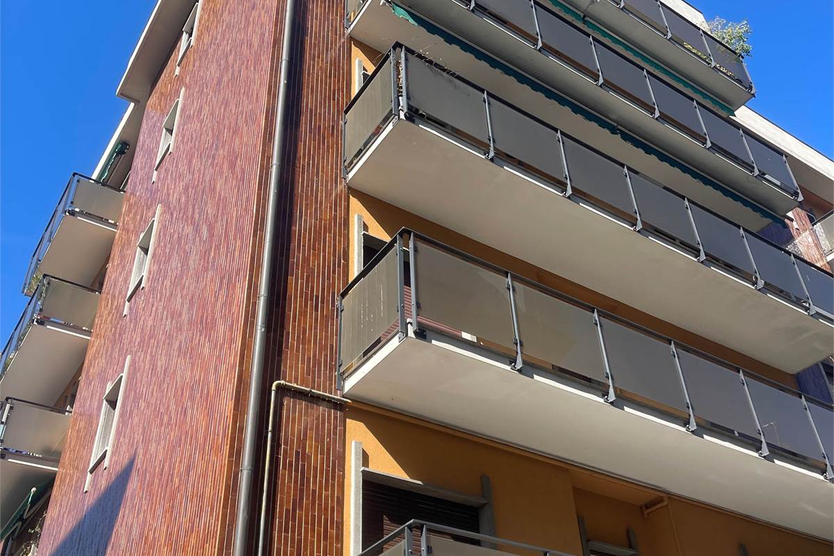 Bilocale luminoso con terrazzo a due passi dal lago e da Villa Olmo