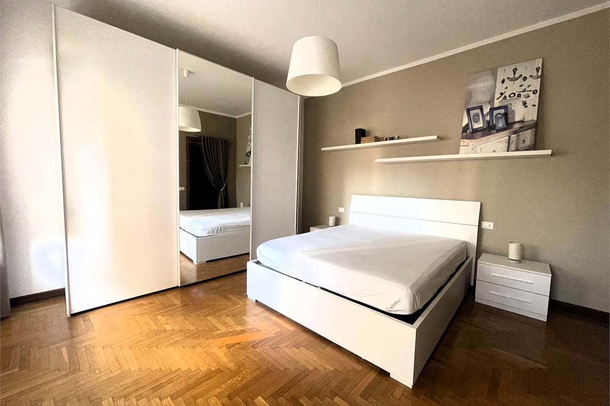 Bilocale luminoso con terrazzo a due passi dal lago e da Villa Olmo