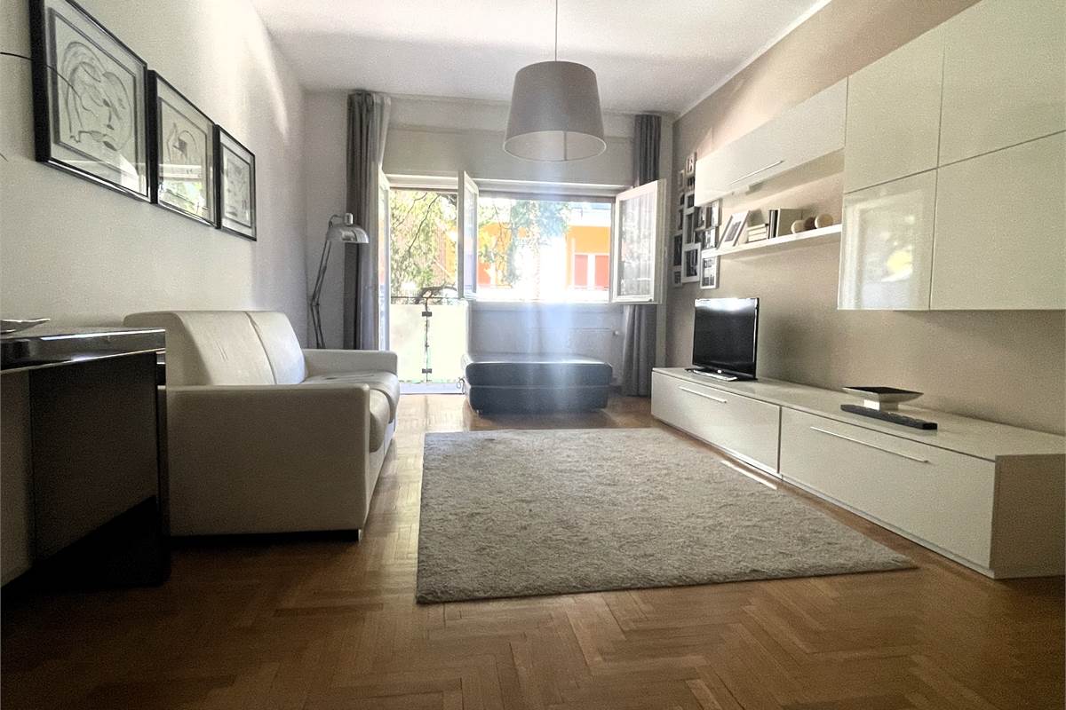 Bilocale luminoso con terrazzo a due passi dal lago e da Villa Olmo