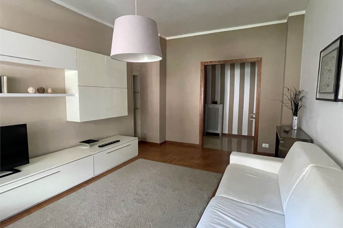 Bilocale luminoso con terrazzo a due passi dal lago e da Villa Olmo