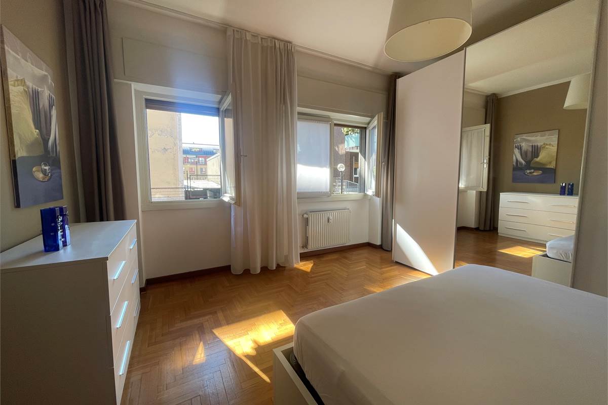 Bilocale luminoso con terrazzo a due passi dal lago e da Villa Olmo