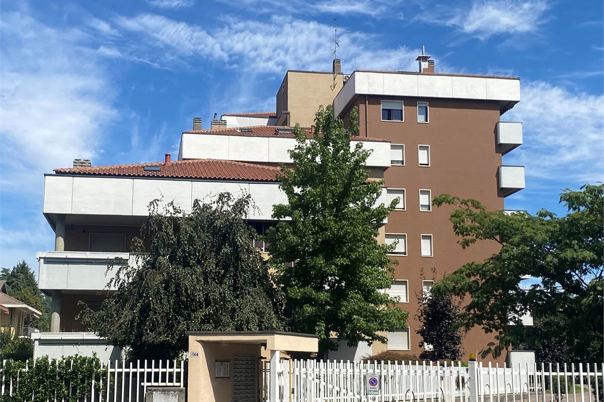 Busto Arsizio - vendesi intera palazzina