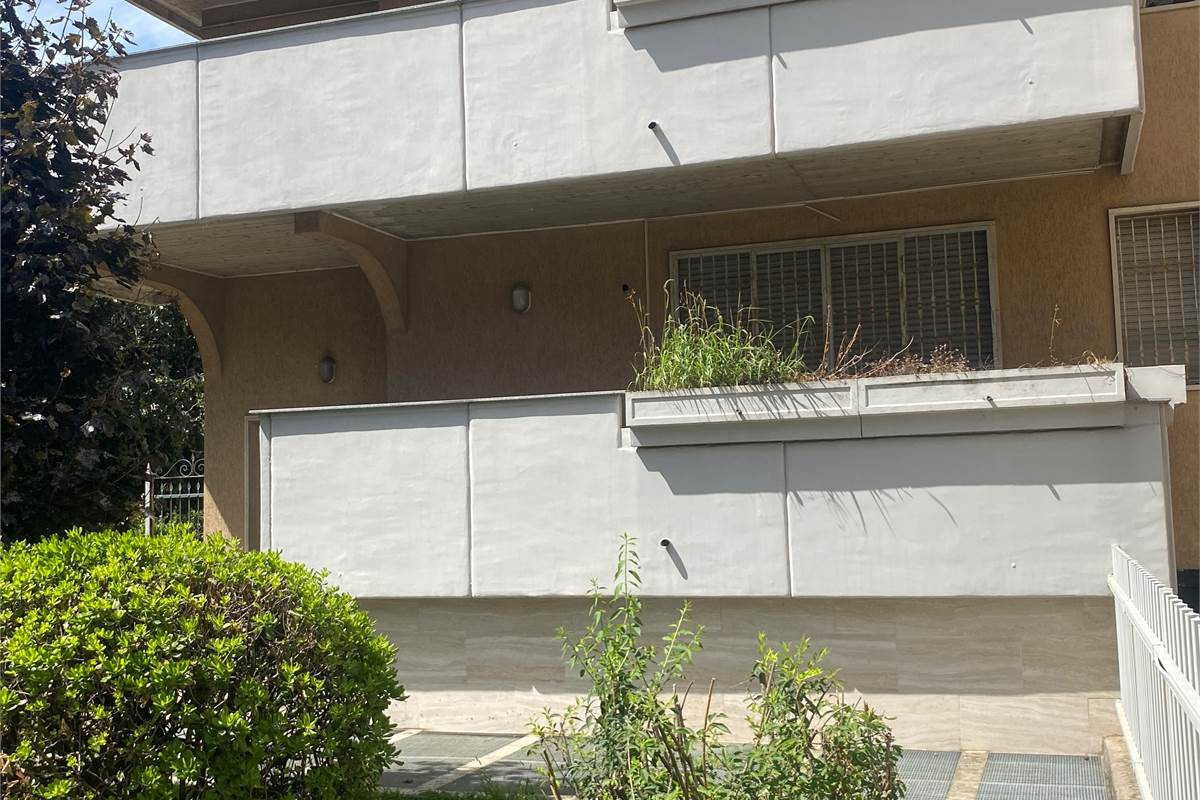 Busto Arsizio - vendesi intera palazzina