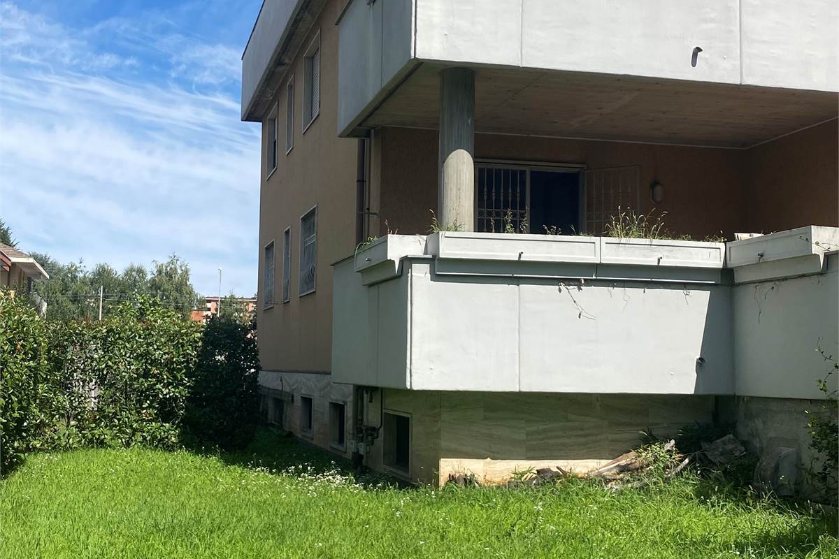 Busto Arsizio - vendesi intera palazzina