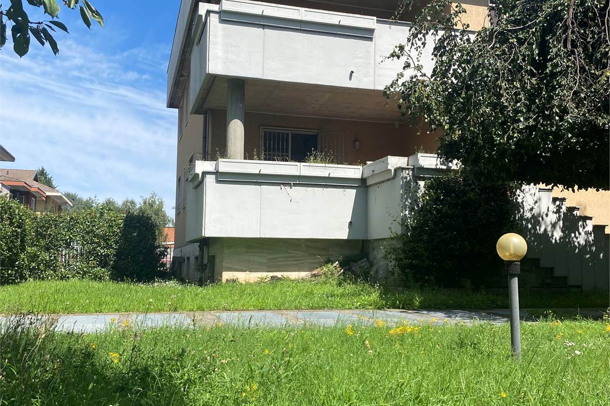 Busto Arsizio - vendesi intera palazzina