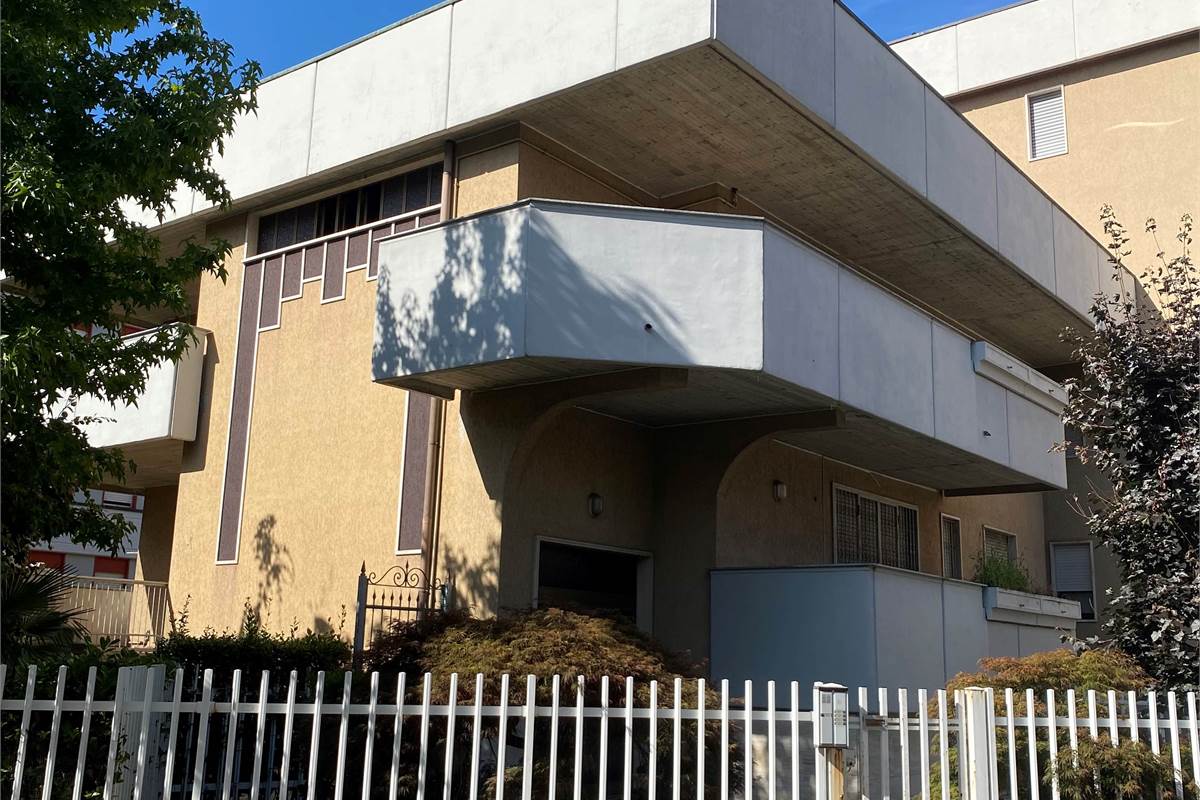 Busto Arsizio - vendesi intera palazzina