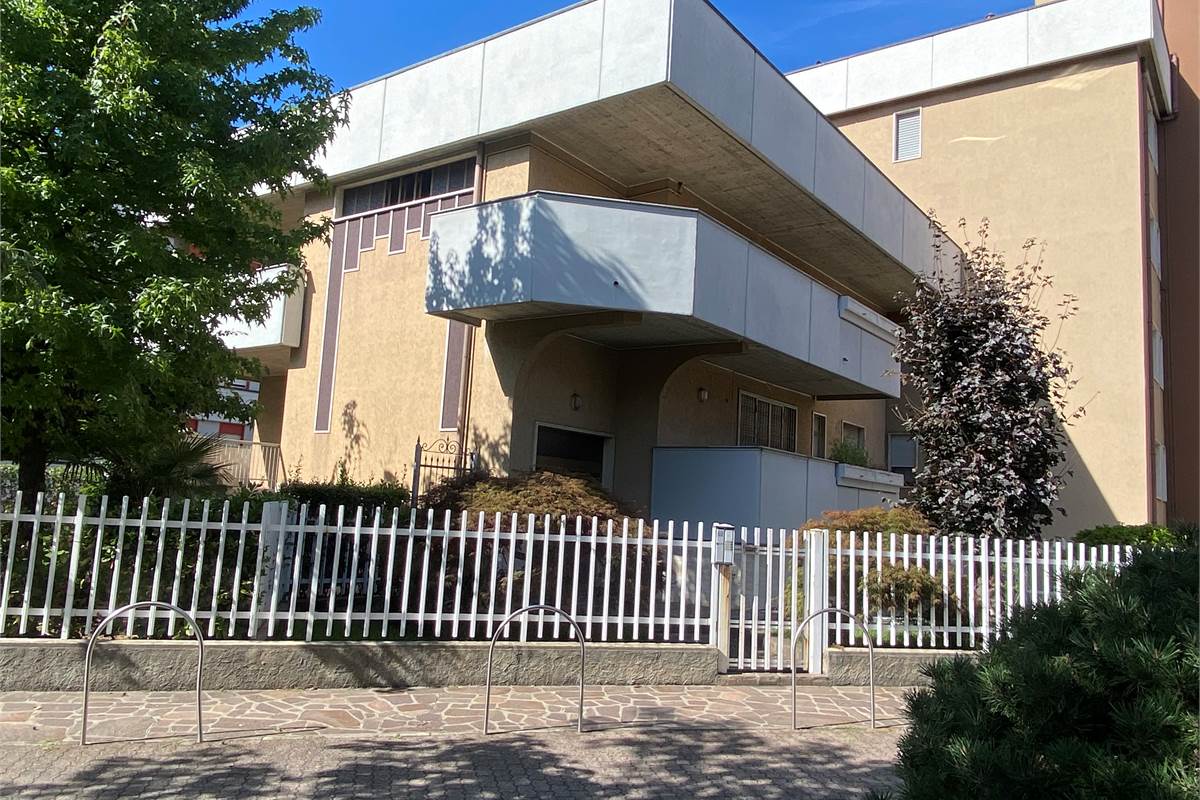 Busto Arsizio - vendesi intera palazzina