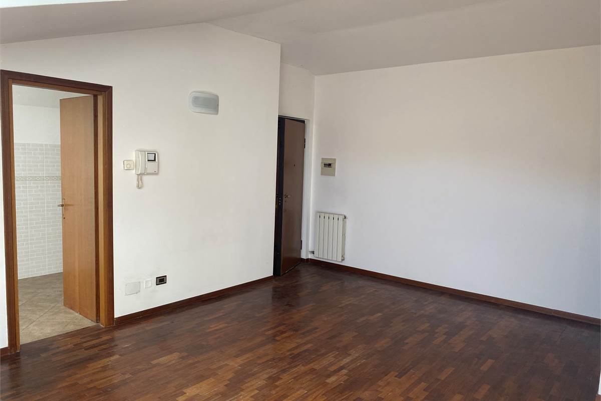 Busto Arsizio - vendesi intera palazzina