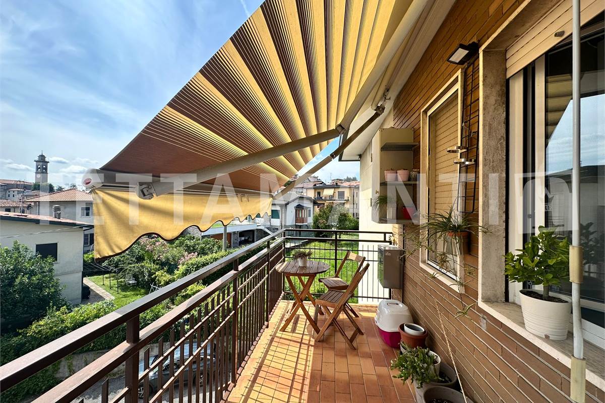 Bilocale con balcone e box