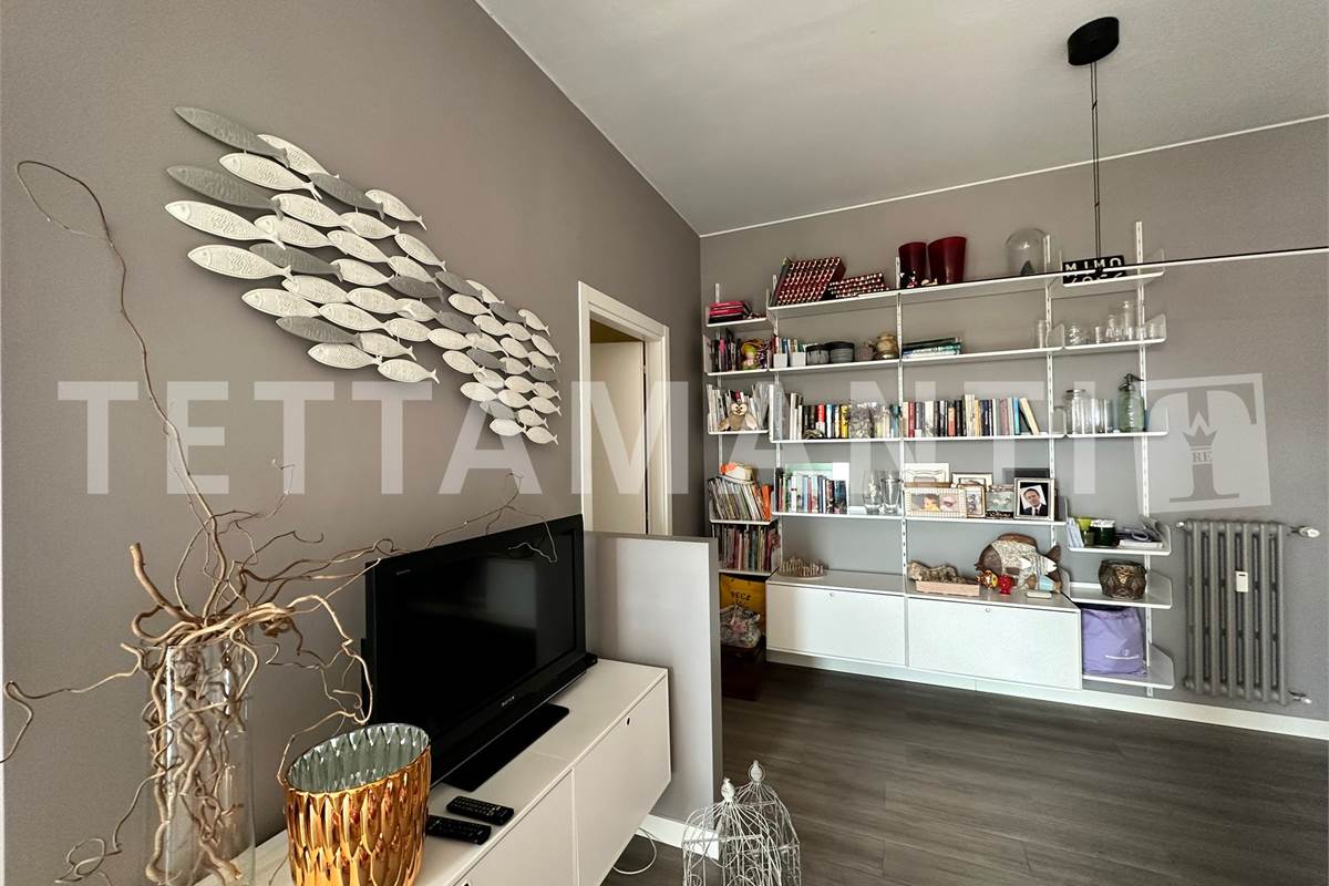 Bilocale con balcone e box